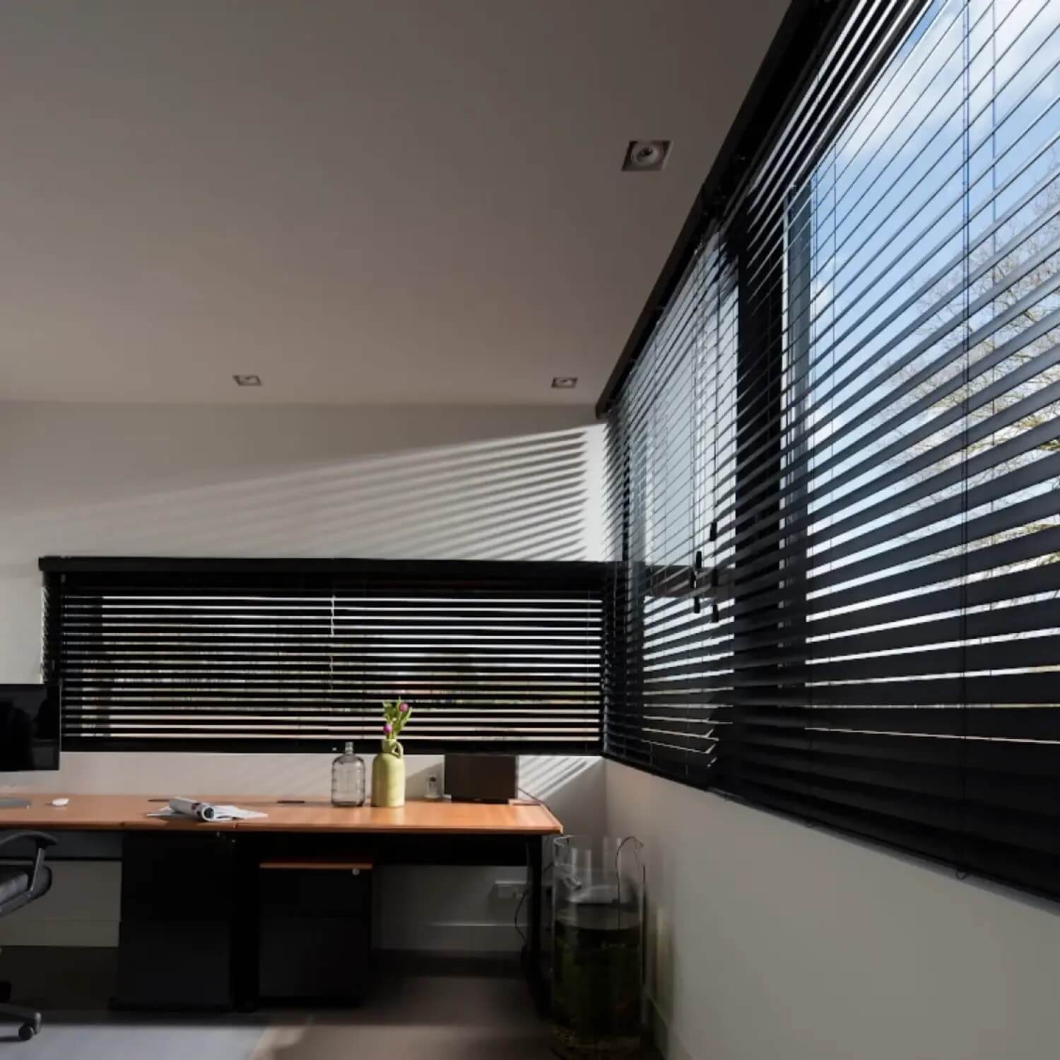 HOLZJALOUSIEN - WÄRME & STIL